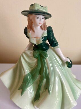 ROYAL WORCESTER Les Petites Collection "HOLLY"